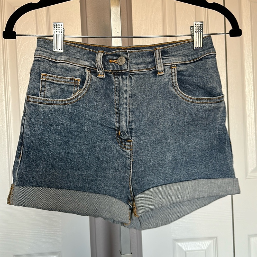 Aritzia brand Wilfred Free denim shorts